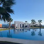 Middle Views Апартаменты *